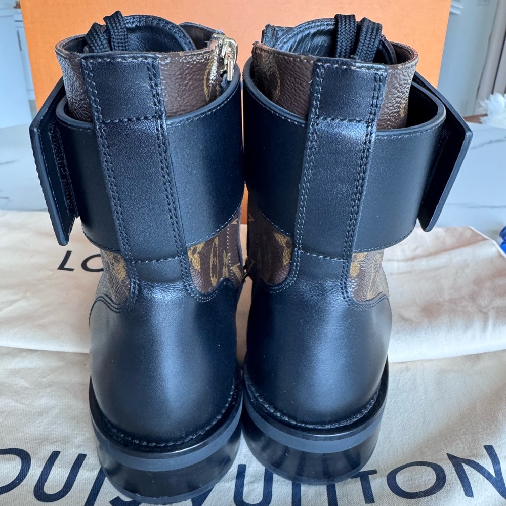 LOUIS VUITTON Calfskin Monogram Wonderland Ranger Boots sz 36 100% authentic - Picture 2 of 10